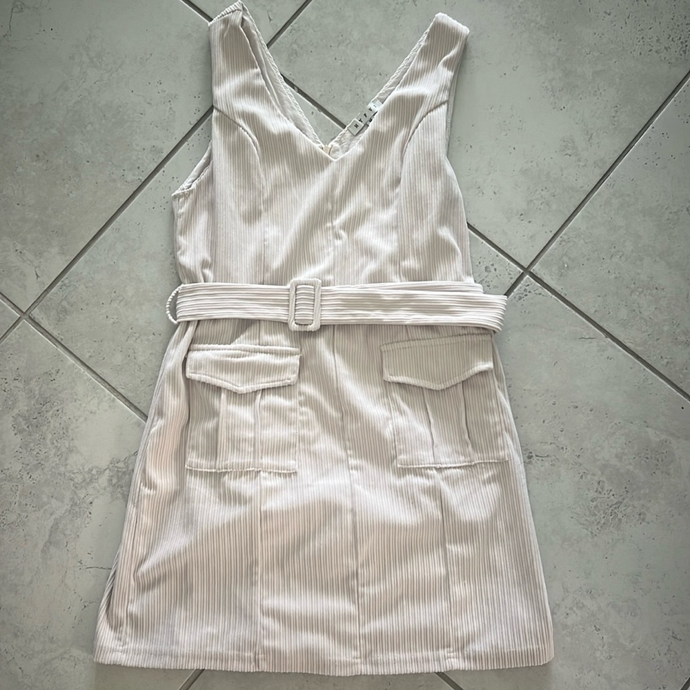 Beige/ Cream jumper size medium